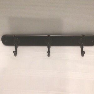 Better Homes & Garden Holbrook oil bronze hook rack with 3 hooks & screws